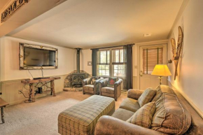 Townhome with Deck Walk to Mirror Lake and Main St! Lake Placid
